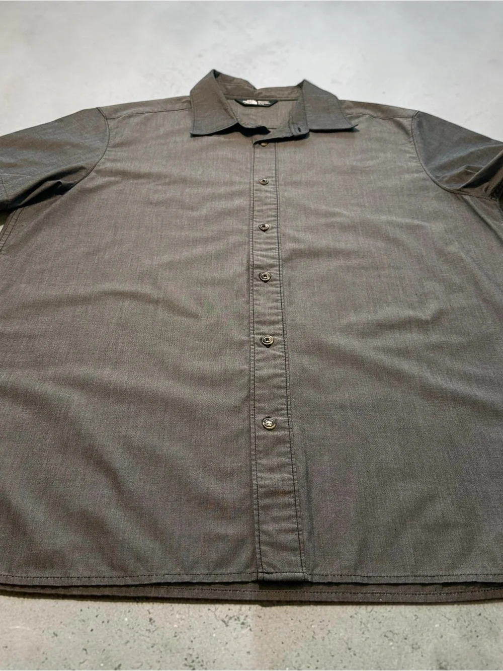 The North Face Men's Short-Sleeve Button-Down Shirt - Charcoal Gray